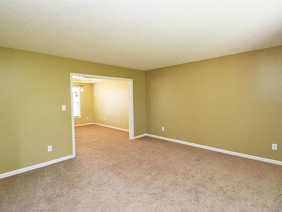 4th image of 201 Hedgewood Ln