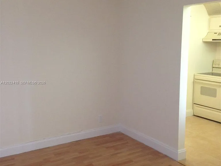 16909 N Bay Rd #520 — Photo 4
