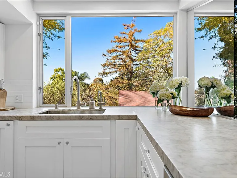 592 Bluebird Canyon Dr — Photo 6