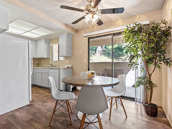 Dining area at River Oaks in Oceanside, CA