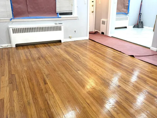 (undisclosed Address), Roosevelt, NY 11575