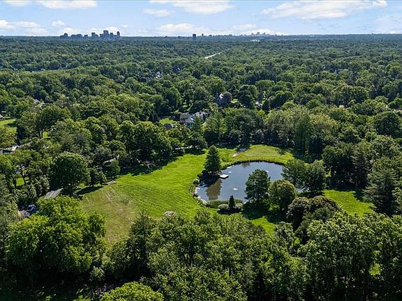4th image of 2021 S Warson Rd
