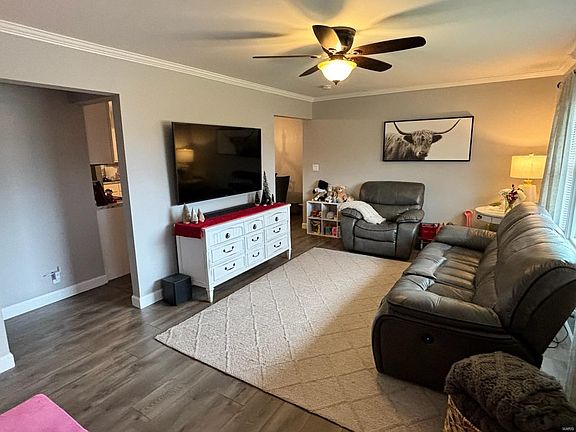 5th image of 1505 Meadow Circle Dr