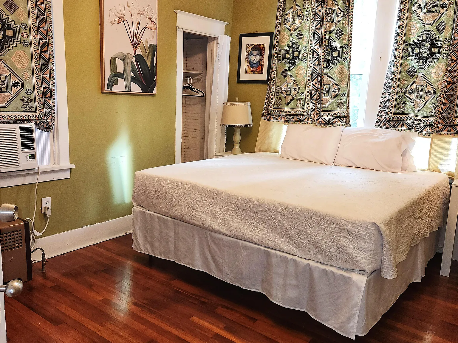 4 bed, 3.0 bath, 2800 sqft, $910 — Photo 2