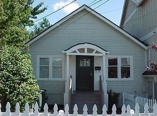 9444 15th Ave SW, Seattle, WA 98106