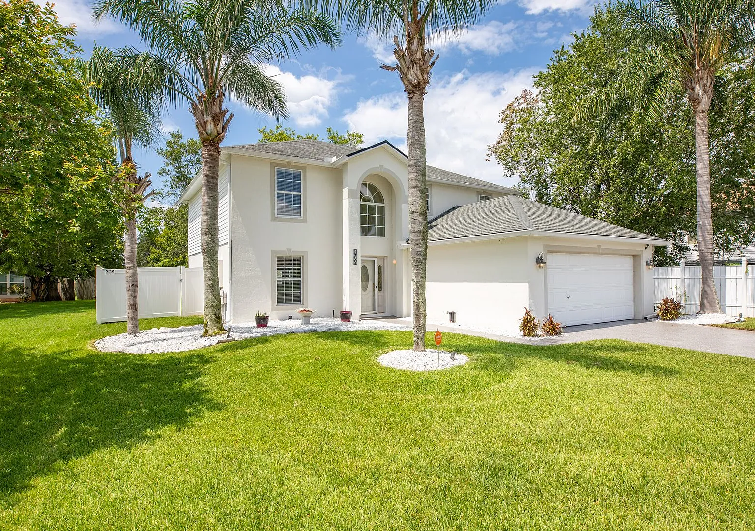 Beautiful home in Sutton Lakes — Photo 2