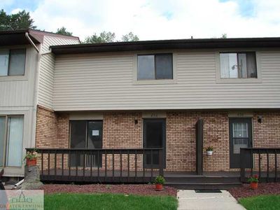 856 Armstrong Rd, Lansing, MI, 48911