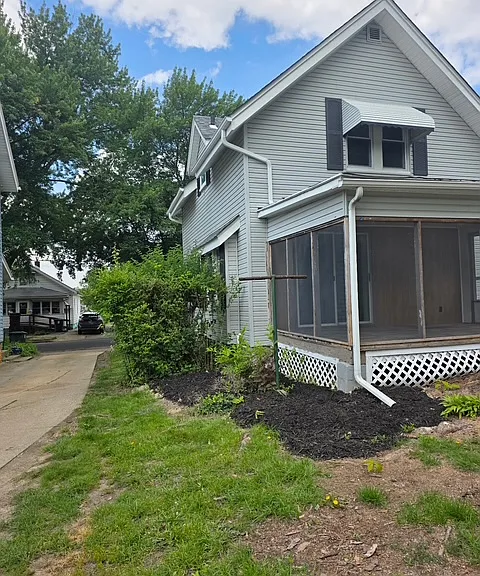 1899 16th St SW — Photo 3