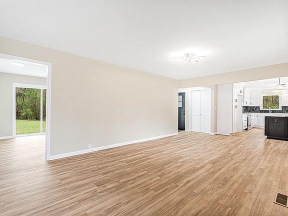 3rd image of 5944 Rose Hill Rd.