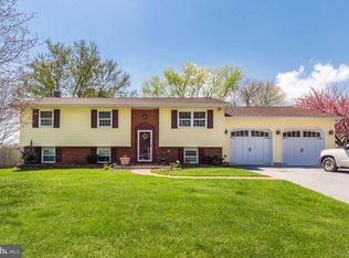 5902 Lawrence Dr, Sykesville, MD 21784