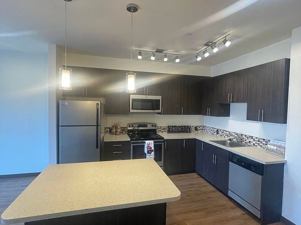 1st image of 736 8th Ave NE Unit 417