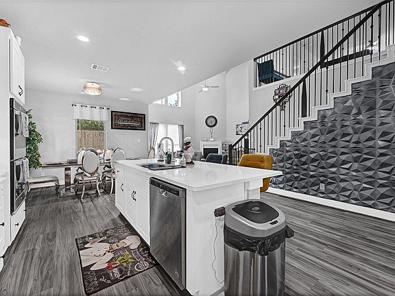 3rd image of 2512 Ravenna Ct