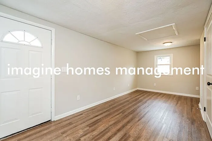 5697 Chagrin Dr — Photo 10