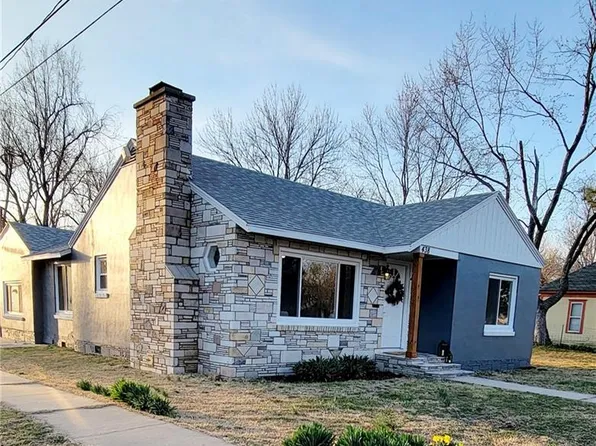 438 S Kentucky St, Iola, KS 66749