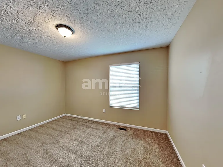 4207 N Yorkshire Sq — Photo 21