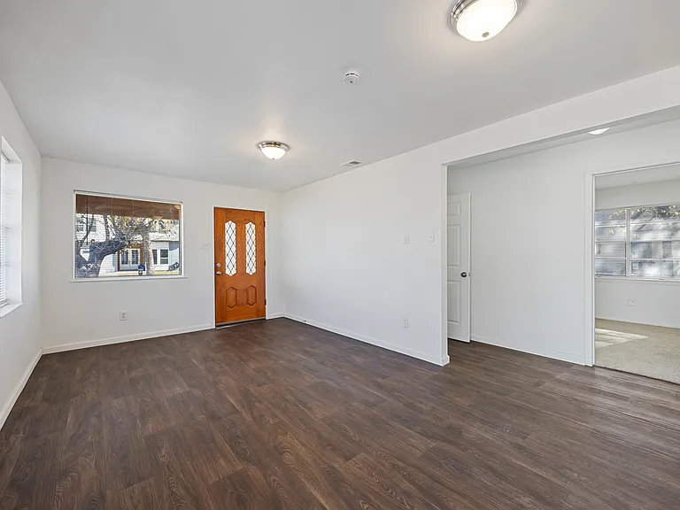 3827 Vineyard Dr — Photo 7