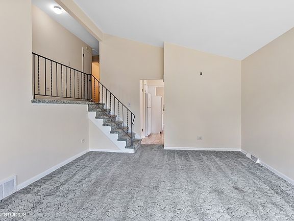3rd image of 9816 Mason Ave