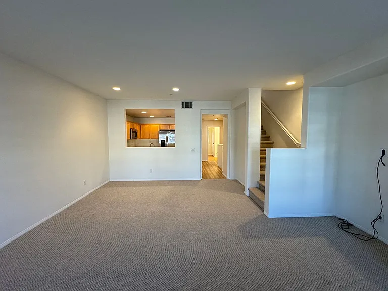 616 E Walnut St — Photo 18