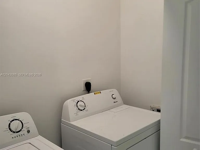 1029 SW 11th Ave — Photo 8