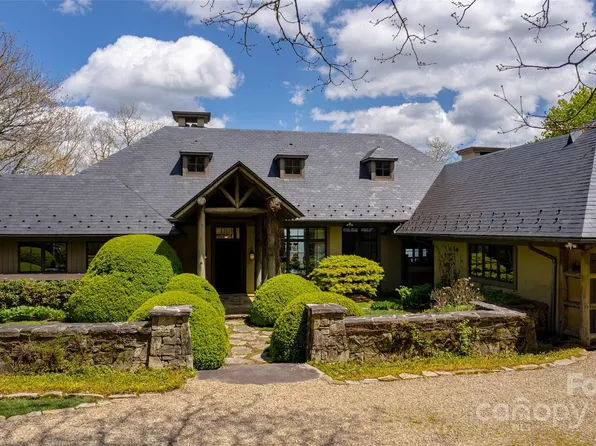 589 Summit Ridge Rd, Lake Toxaway, NC 28747