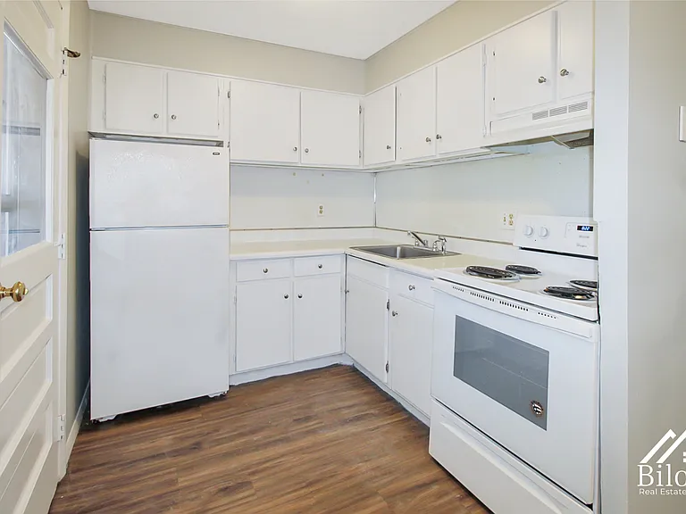 301 Oaklawn Ave — Photo 1