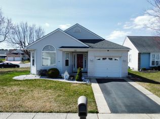 132 Chesterfield Ln, Toms River, NJ