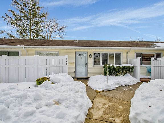 2nd image of 240 Storm Dr #240