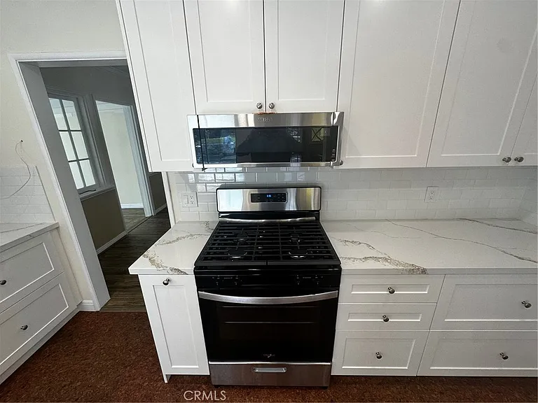 2151 N Altadena Dr — Photo 7