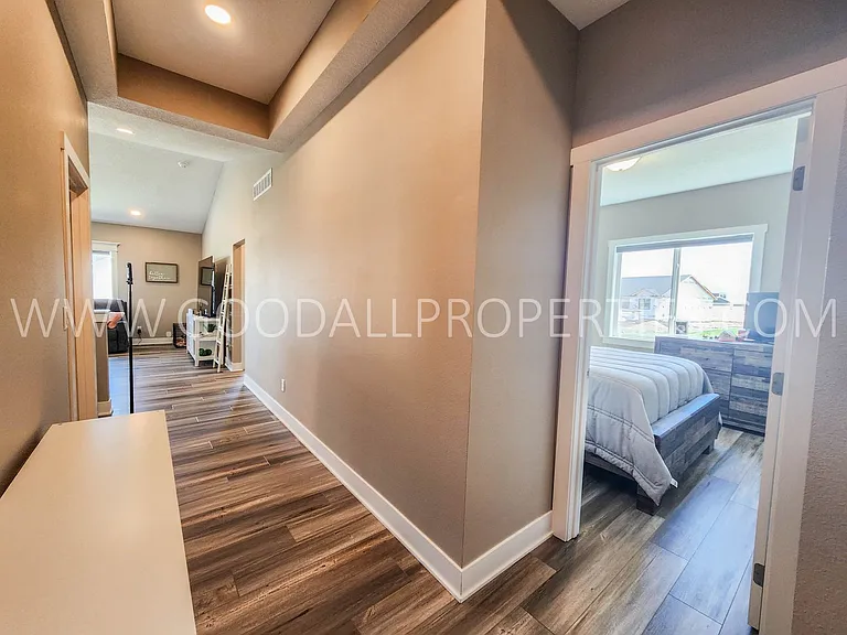 285 NW Morgan Ct — Photo 16