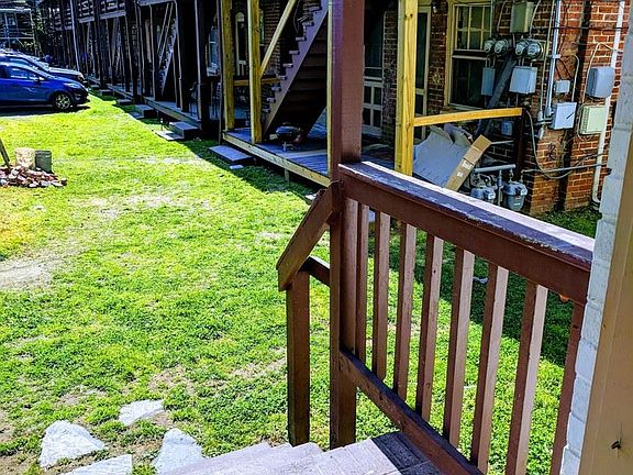 5th image of 3328 Ellwood Ave Unit 05