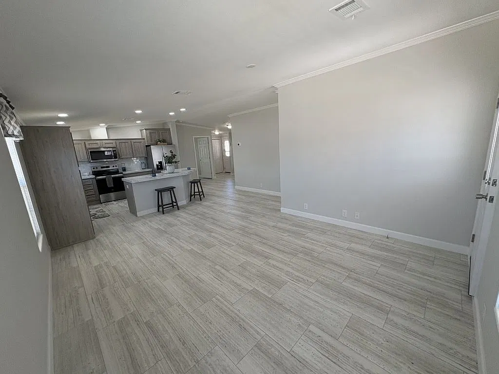 3 bed, 2.0 bath, 1353 sqft, $1,399 — Photo 4