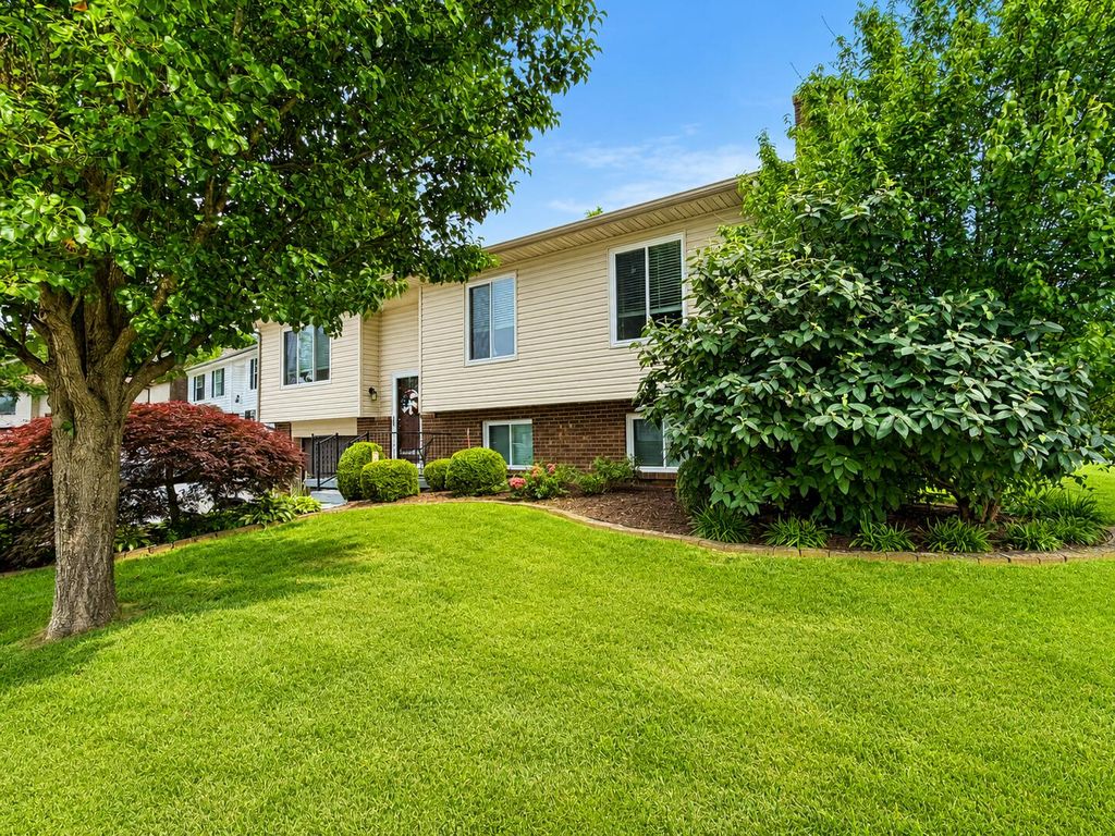 391 S Eagle Creek Dr, Lexington, KY - View 2