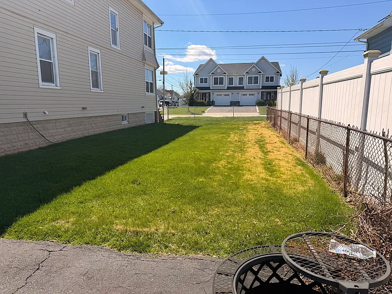 1215 Clinton St — Photo 19