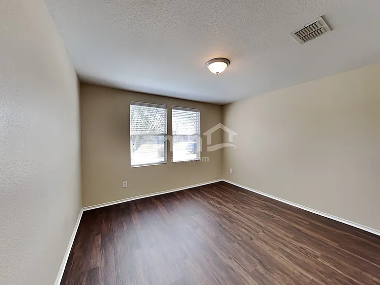 1021 Bumble Bee Dr — Photo 16
