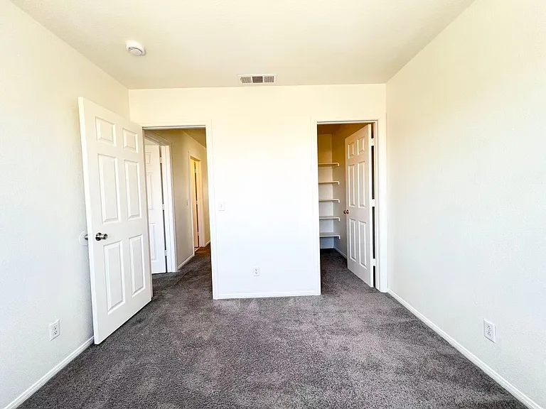 8284 W Rochelle Ave — Photo 24