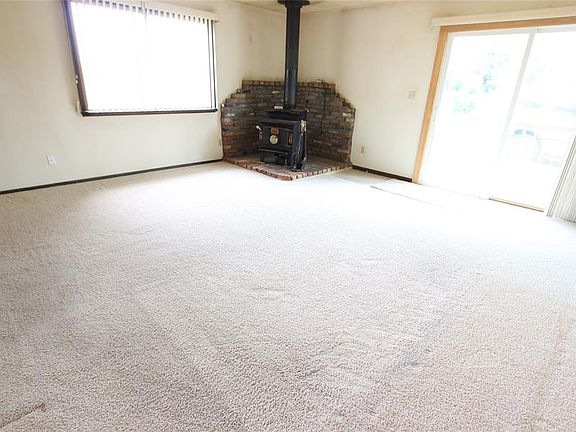 3rd image of 103 Bickford Ln
