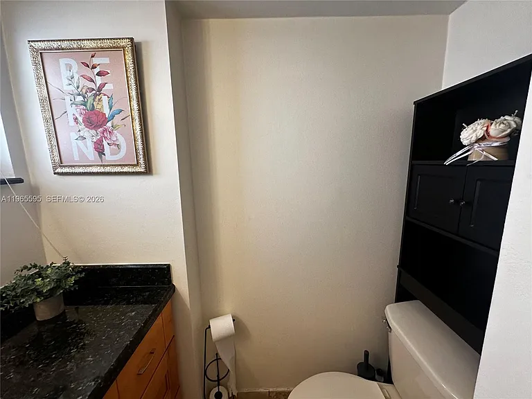 410 SE 2nd St #308 — Photo 27