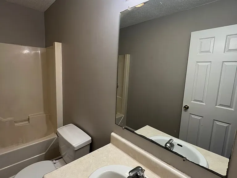 154 W Peach St — Photo 7