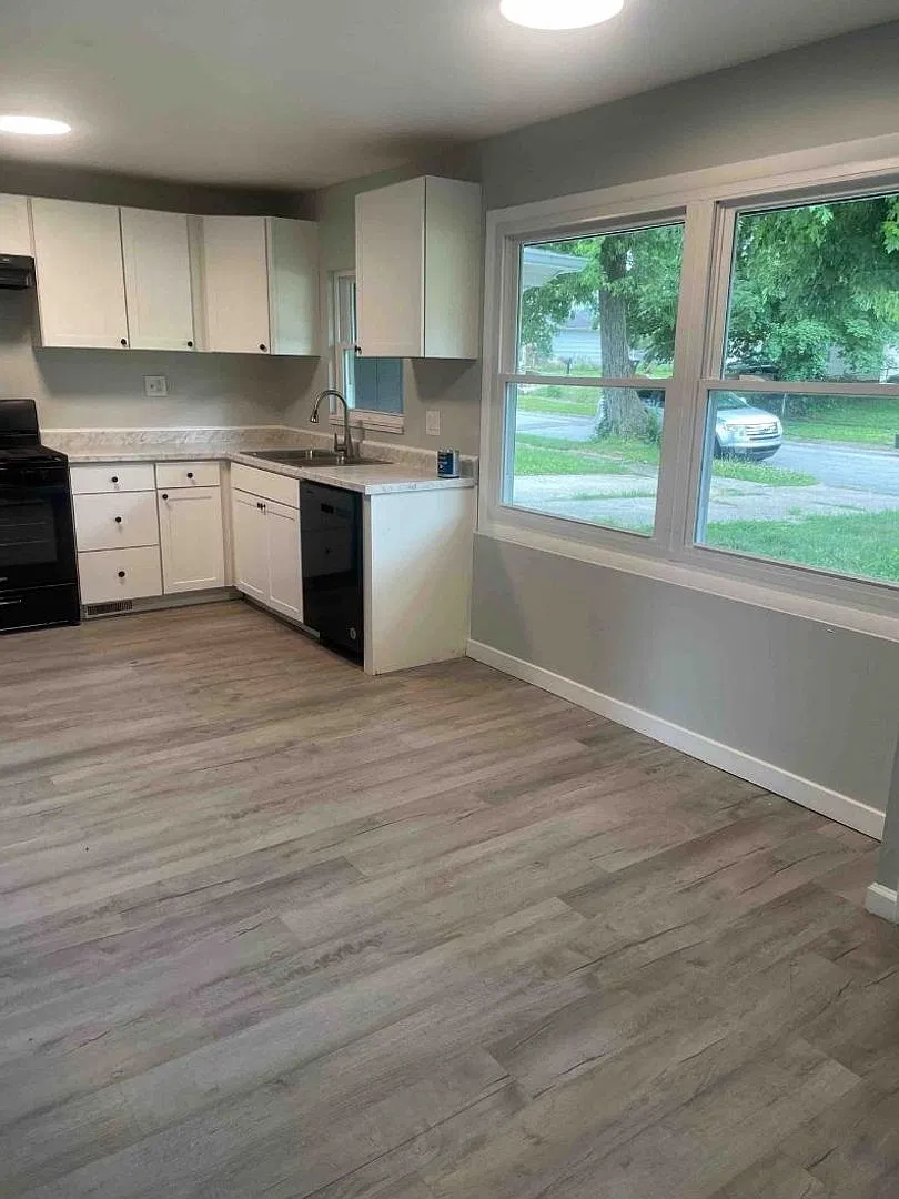 Newly renovated 3 bed 1 bath — Photo 4