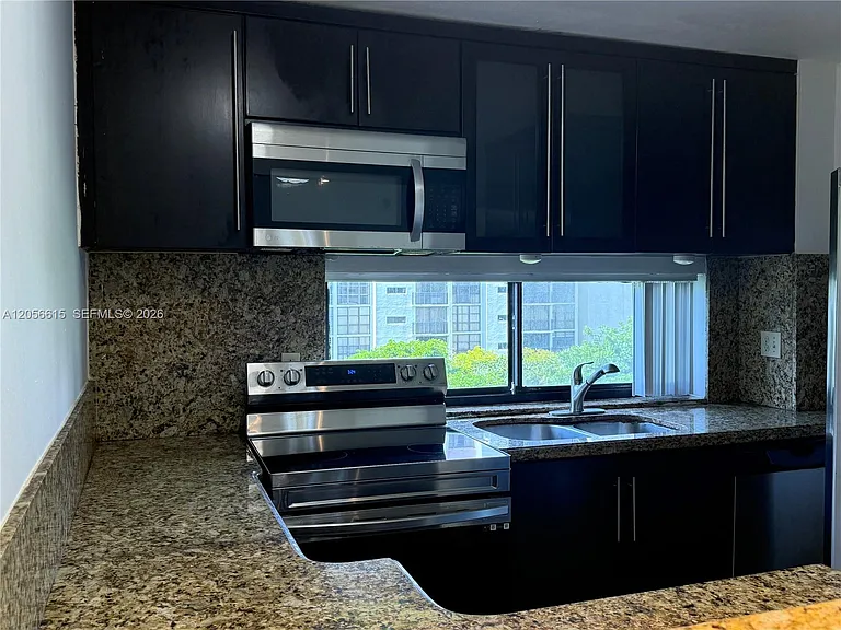17011 N Bay Rd #516 — Photo 12