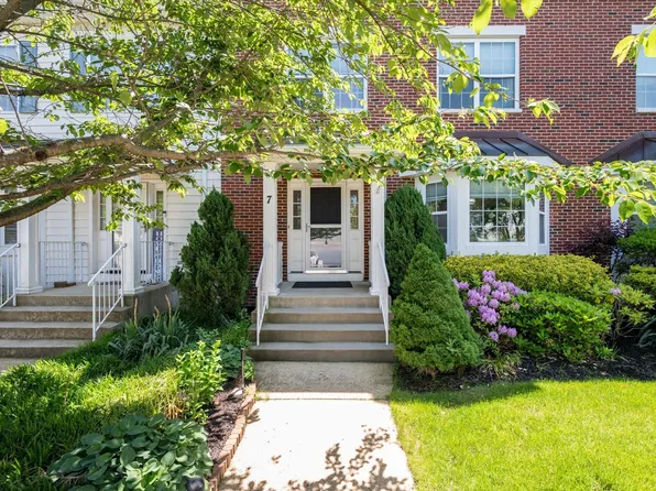 7 Lorien Place, Melville, NY 11747