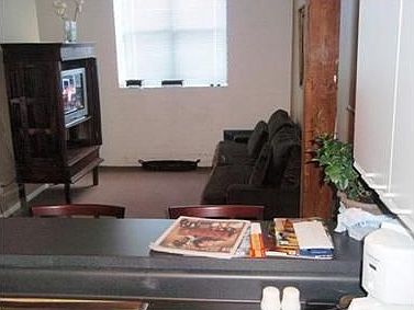 5th image of 402 Julia St APT 203