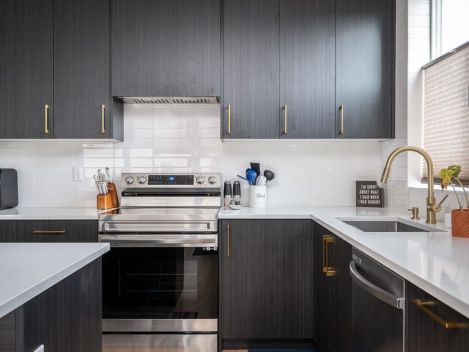 Modern finishes, quartz counter tops