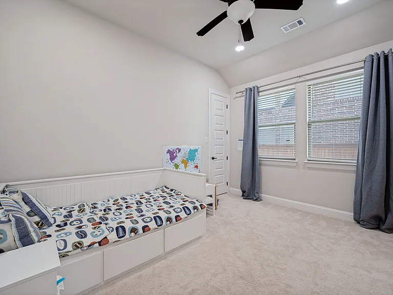 15807 Thorn Apple Rd — Photo 12