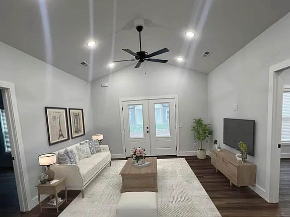 3rd image of 409 Magnolia Rdg