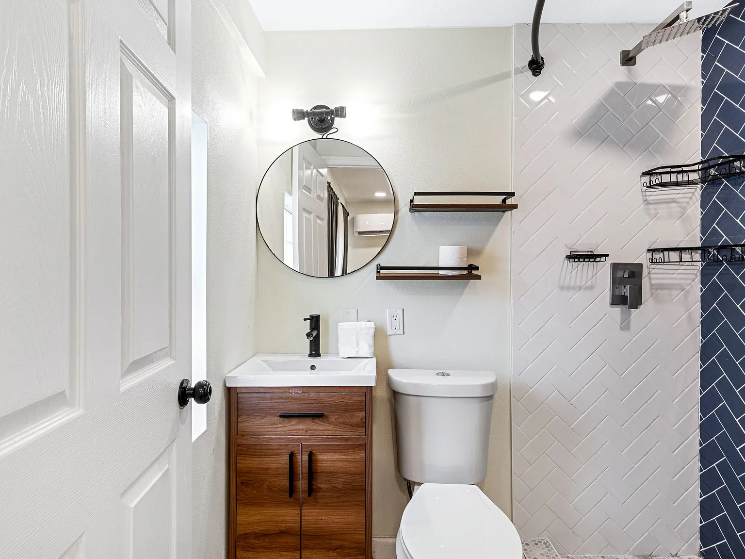 1 bed, 700 sqft, $1,925 — Photo 4