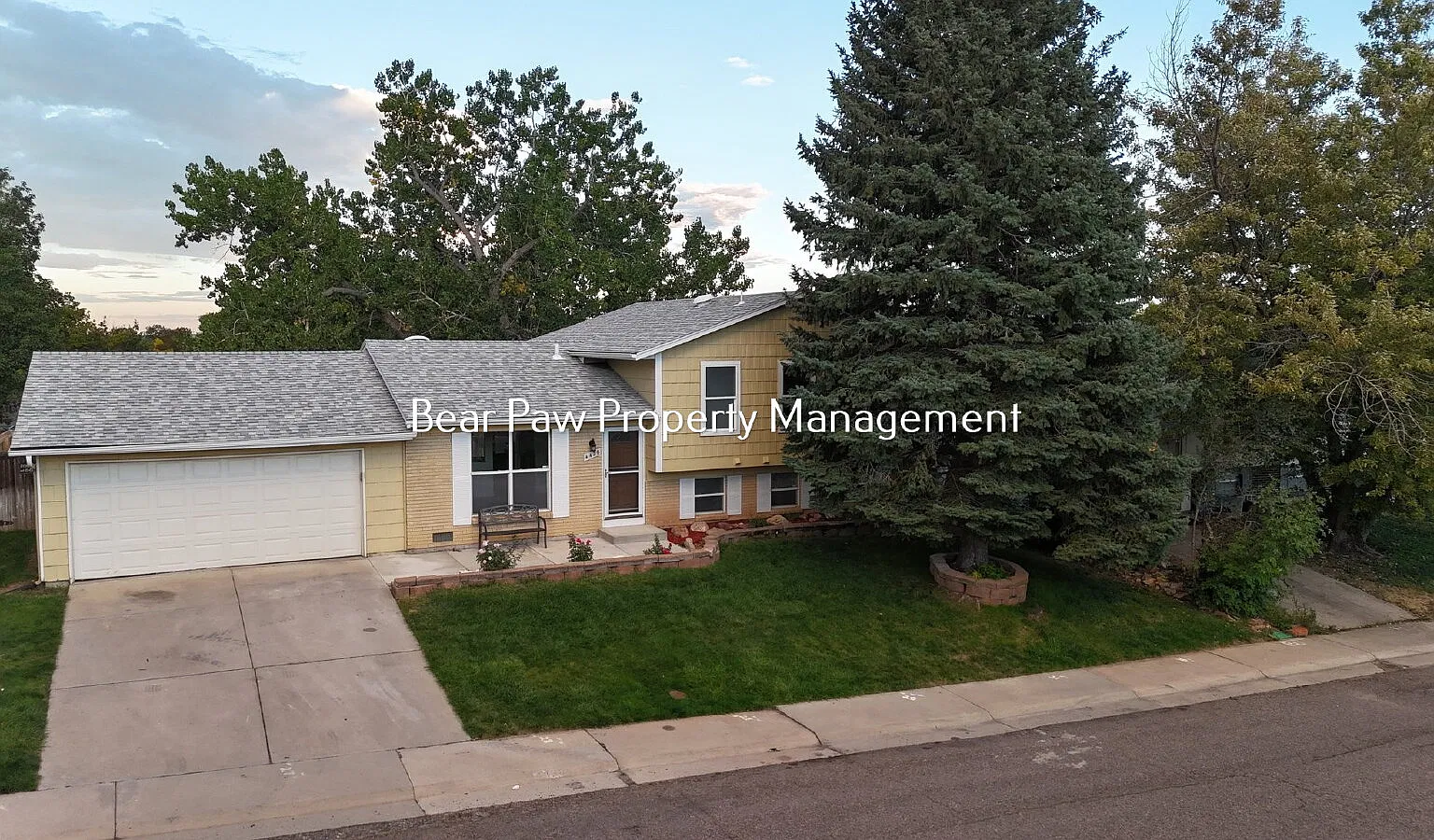 4 bed, 2.0 bath, 1718 sqft, $3,000 — Photo 1