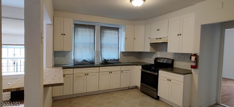 1st image of 283-285 Leslie St #283