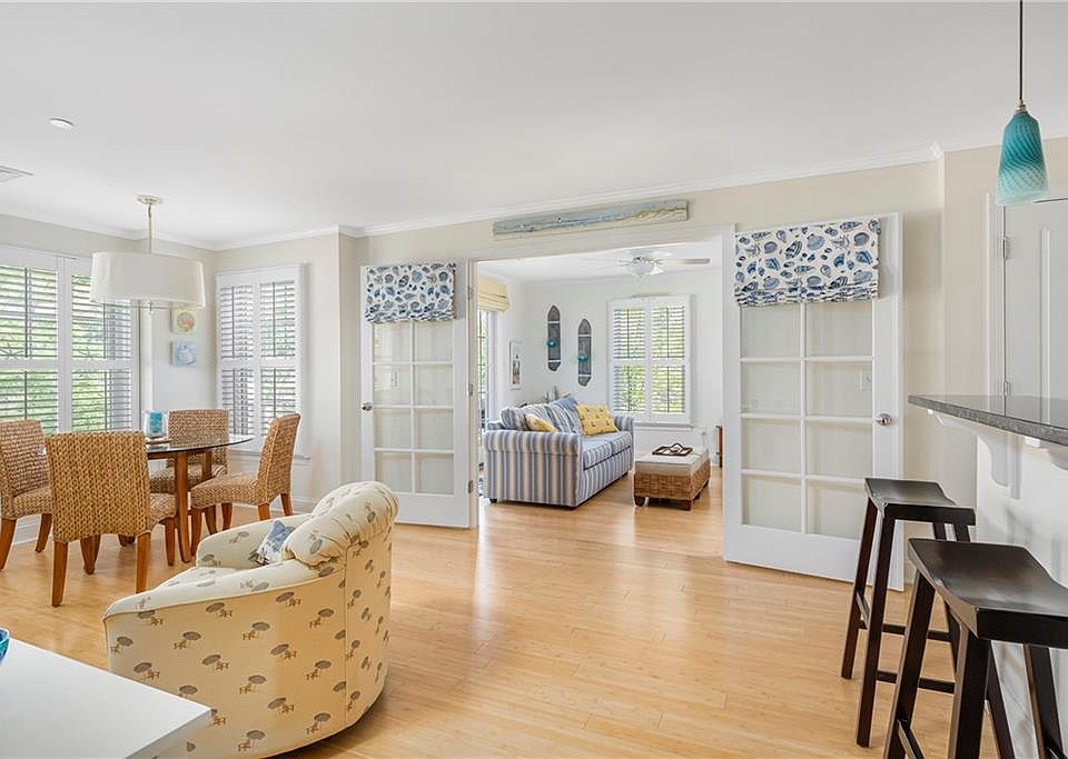 20 Narragansett Ave Narragansett, RI, 02882 Apartments for Rent Zillow