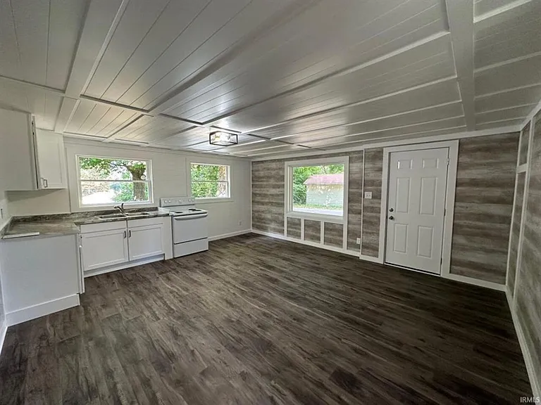 4261 S Lakeshore Dr — Photo 5